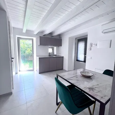 Absentia 1763 Garda Boutique Home - Lake Front Brenzone sul Garda Room photo