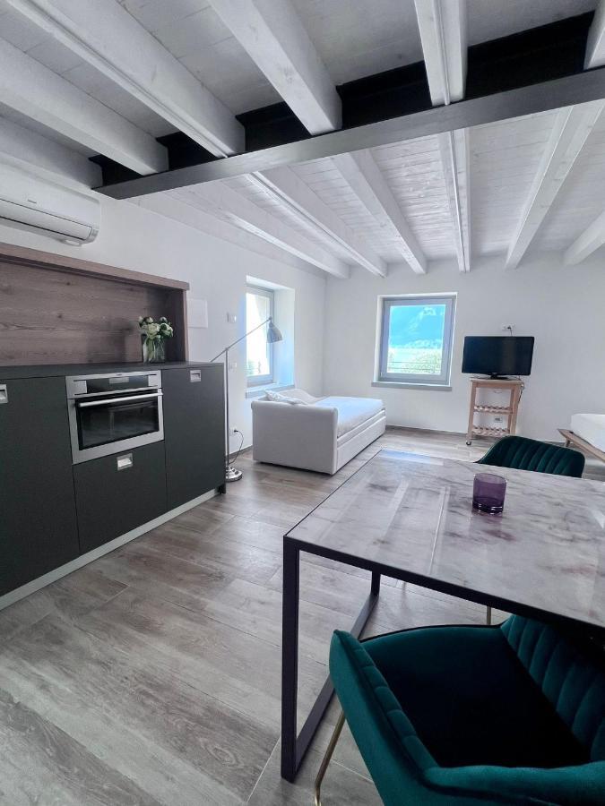 Absentia 1763 Garda Boutique - Front Apartment