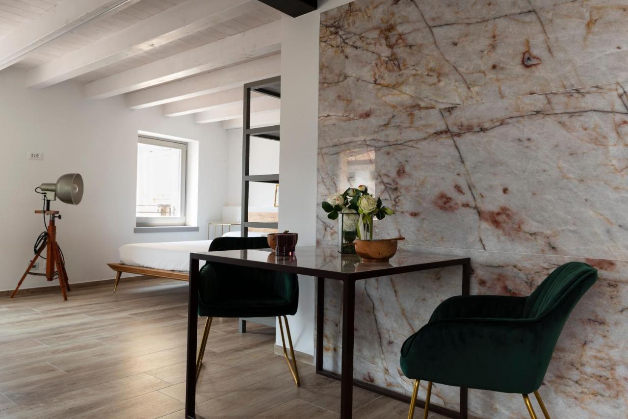 Absentia 1763 Garda Boutique - Front Apartment *