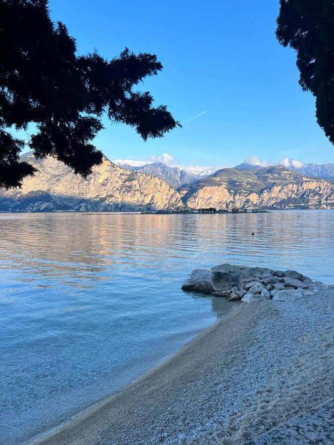 Absentia 1763 Garda Boutique - Front Brenzone sul Garda