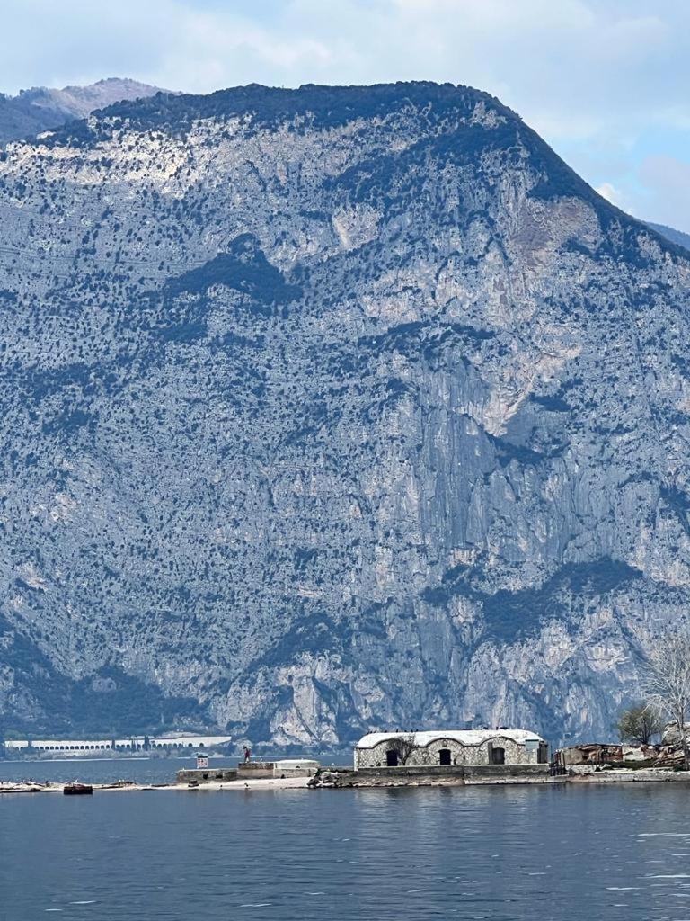 Absentia 1763 Garda Boutique - Front Brenzone sul Garda